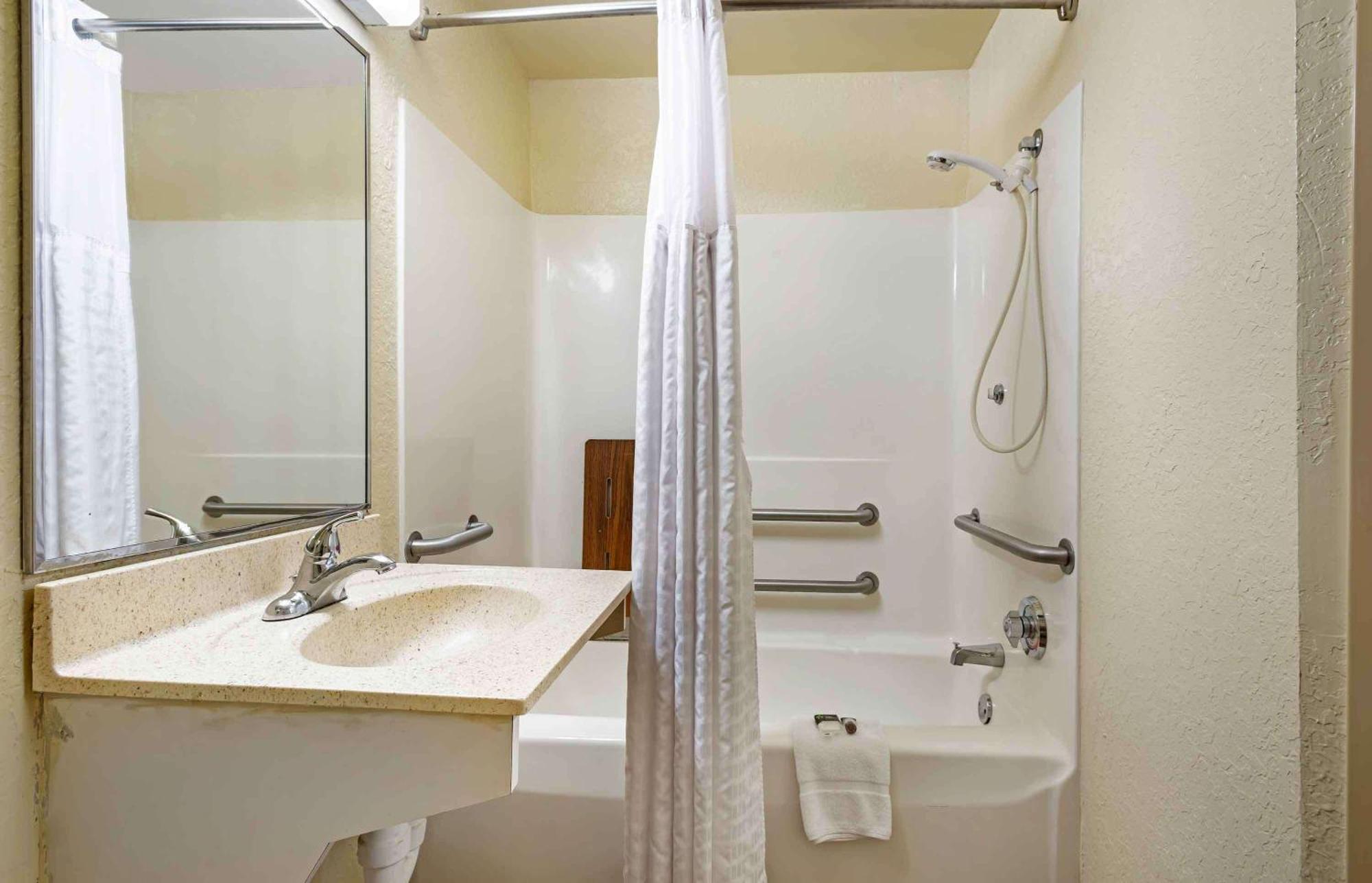 Extended Stay America Suites - Princeton - South Brunswick South Brunswick Terrace Exterior foto